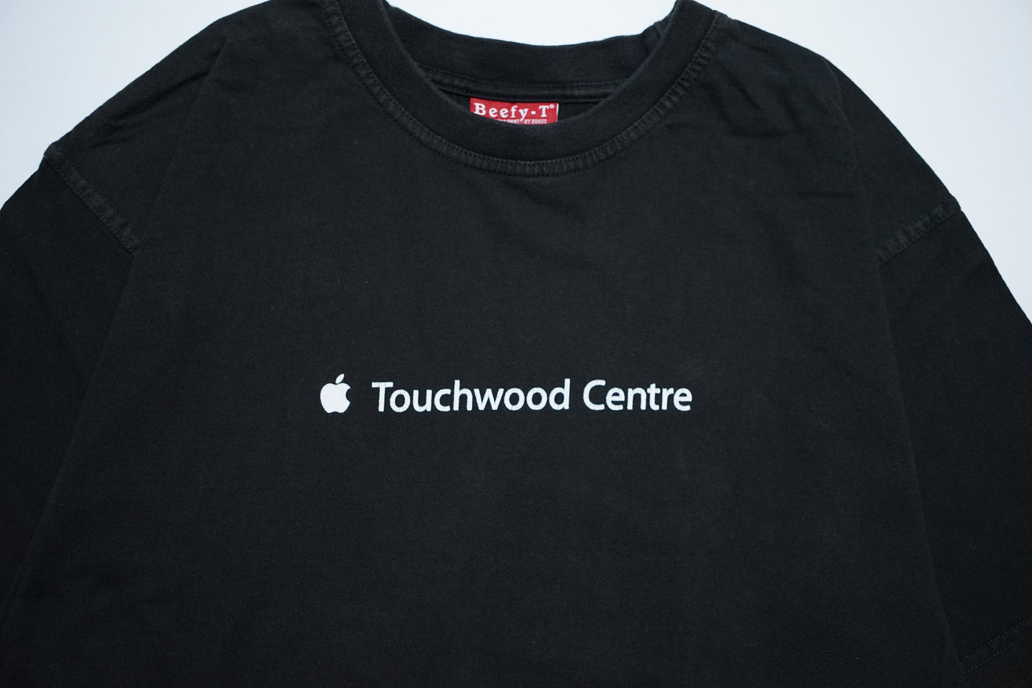Apple TOUCHWOOD CENTRE Designed by Apple in California BRRFY-T LARGE (o_1109)