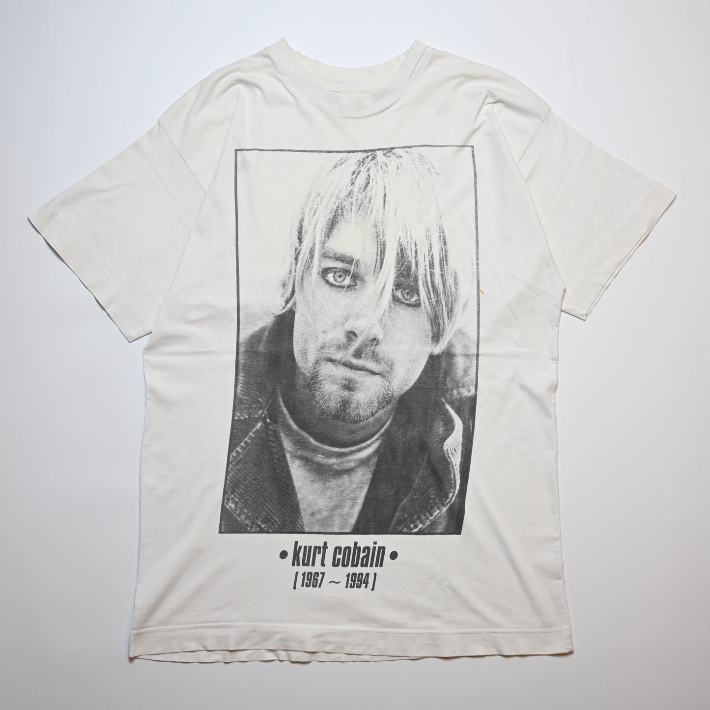 NIRVANA KURT COBAIN MEMORIAL WHITE EURO FITS EURO XL DAMAGE(b_1231)